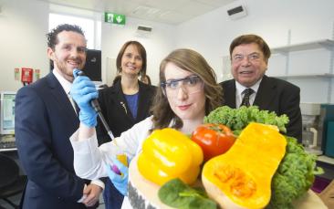 Cover image of Eyeing up food supplements for healthy vision
